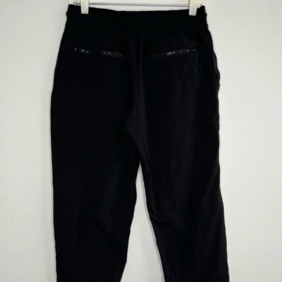 Athleta black Trekkie Straight Crop pants 10p - Picture 3 of 4
